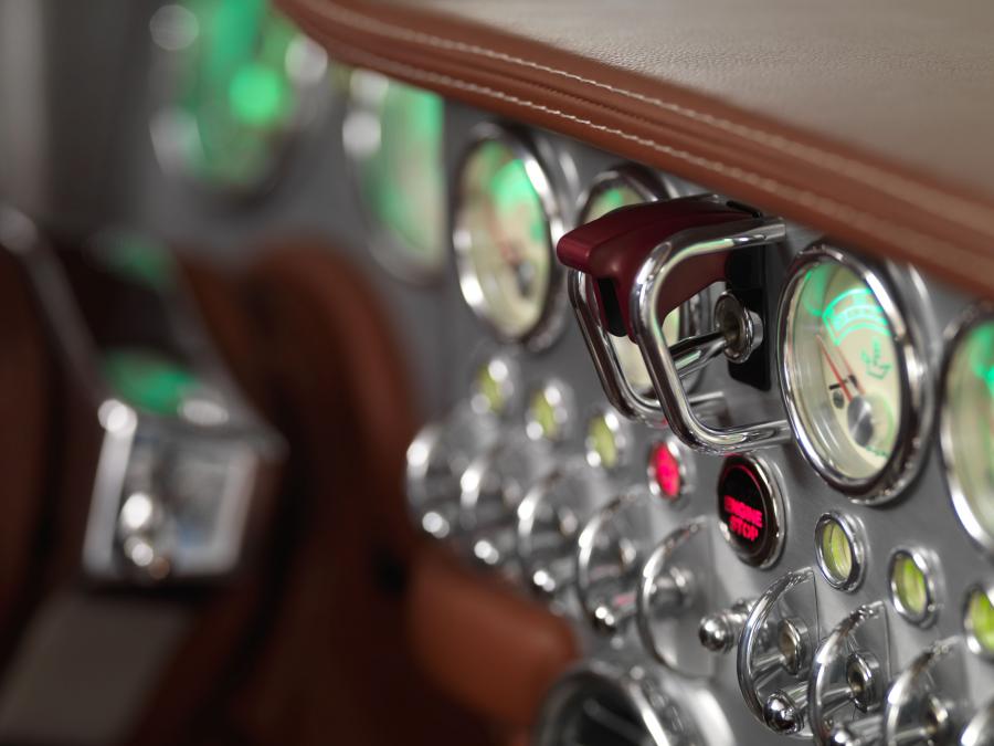 Детали интерьера Spyker C8 Preliator Concept (255) 2016 года  (фото 16 из 21)